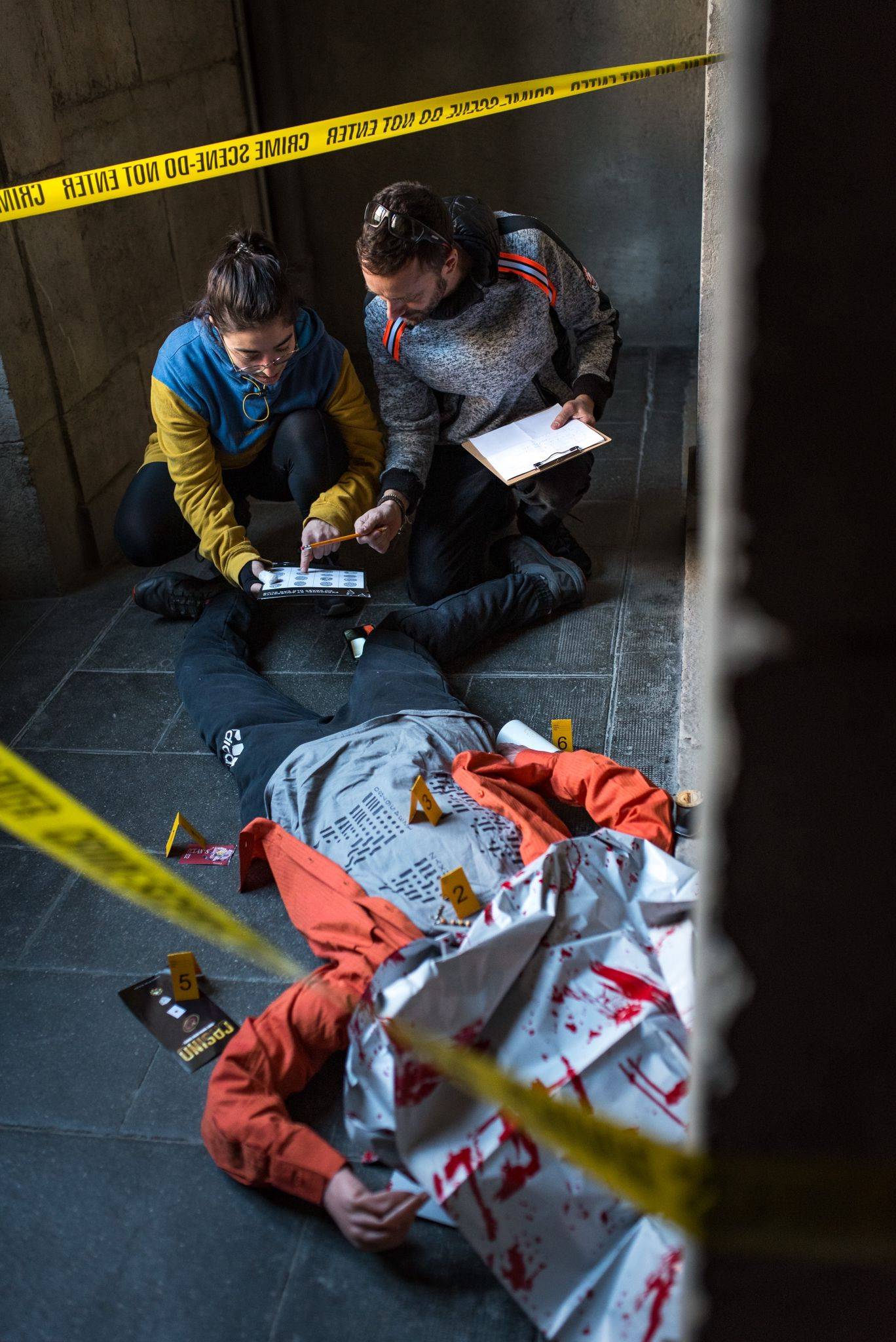 Murder Party – Escape game le Mans Murder Party au Mans : Vivez une enquête grandeur nature directement à domicile !