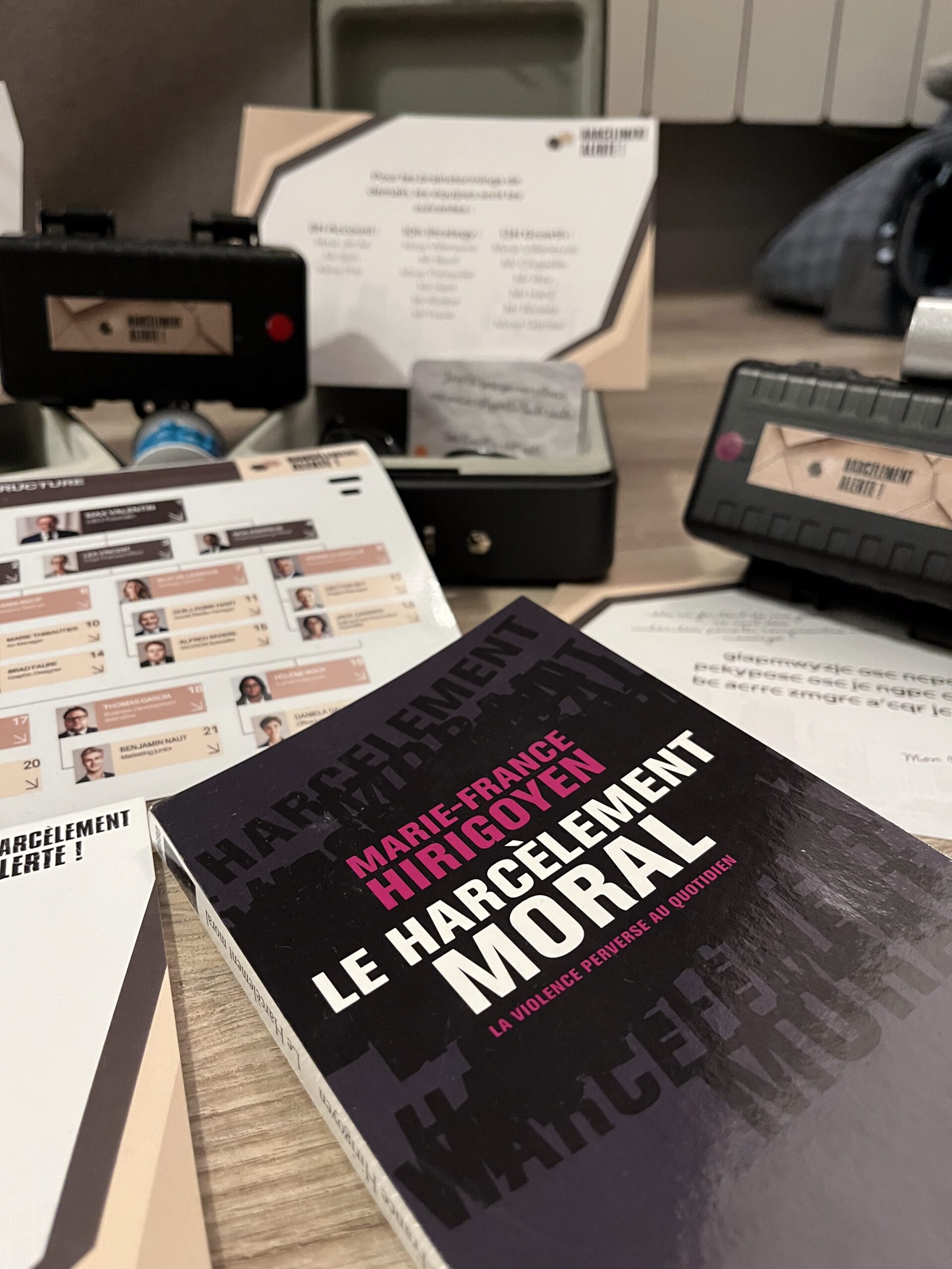 Matériel du Serious Game harcèlement travail Divertiss'Mans utilisé en entreprise au Mans